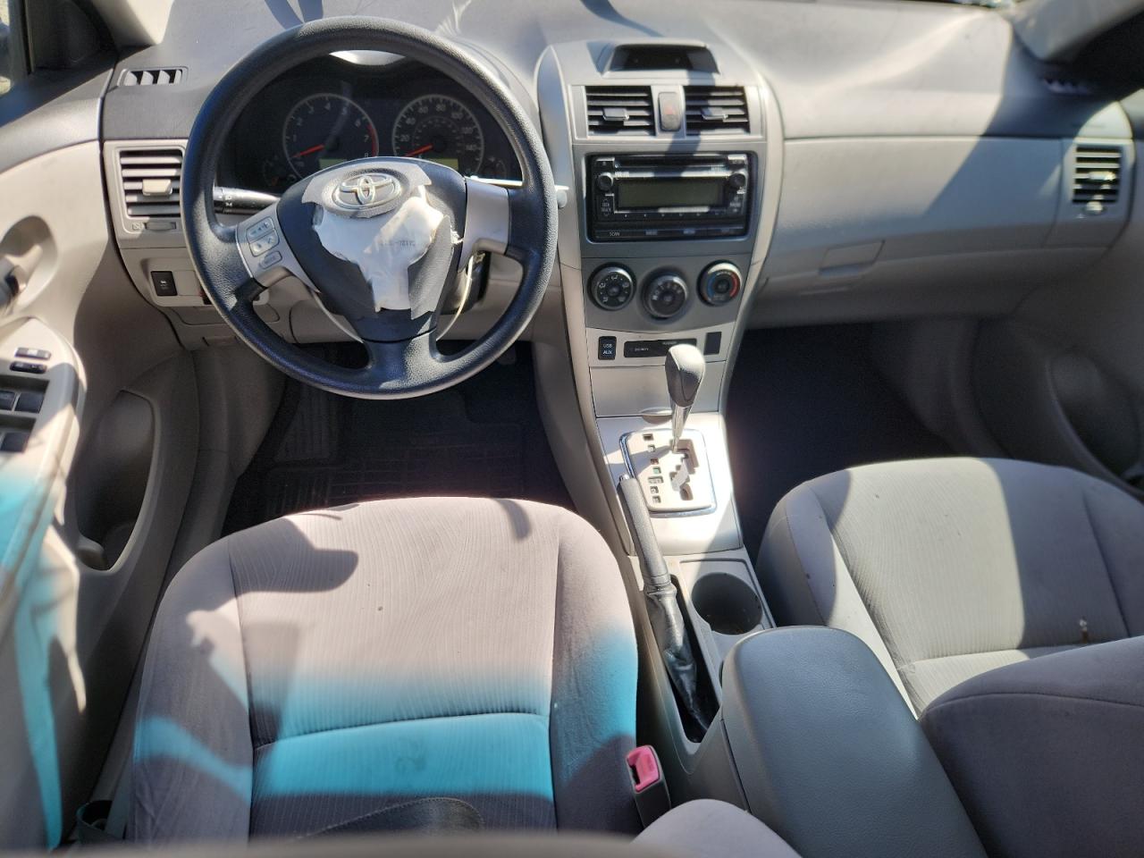 Toyota Corolla Base Image 2