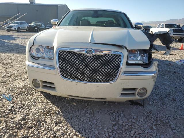 Chrysler 300 Image 8