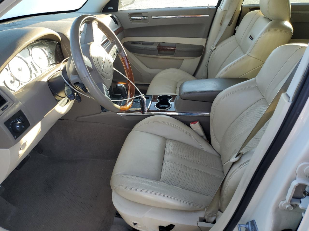 Chrysler 300 Image 3