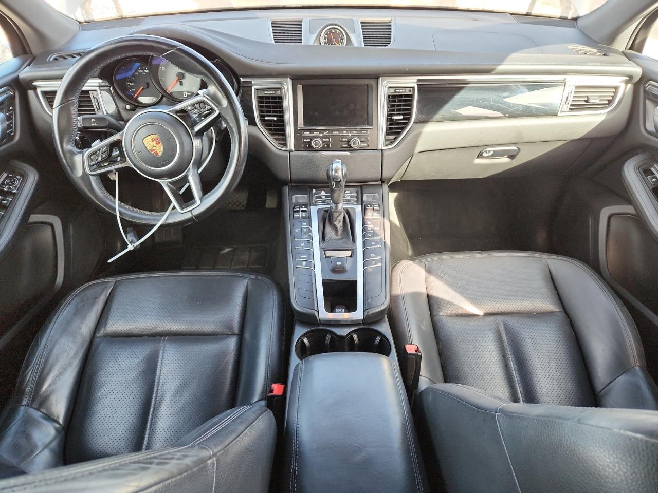 Porsche Macan S Image 7