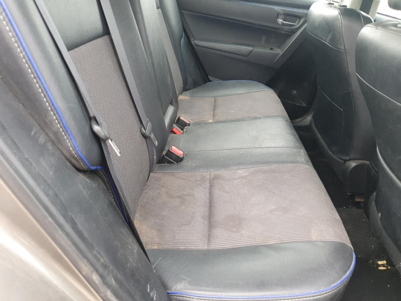 Toyota Corolla L Image 8