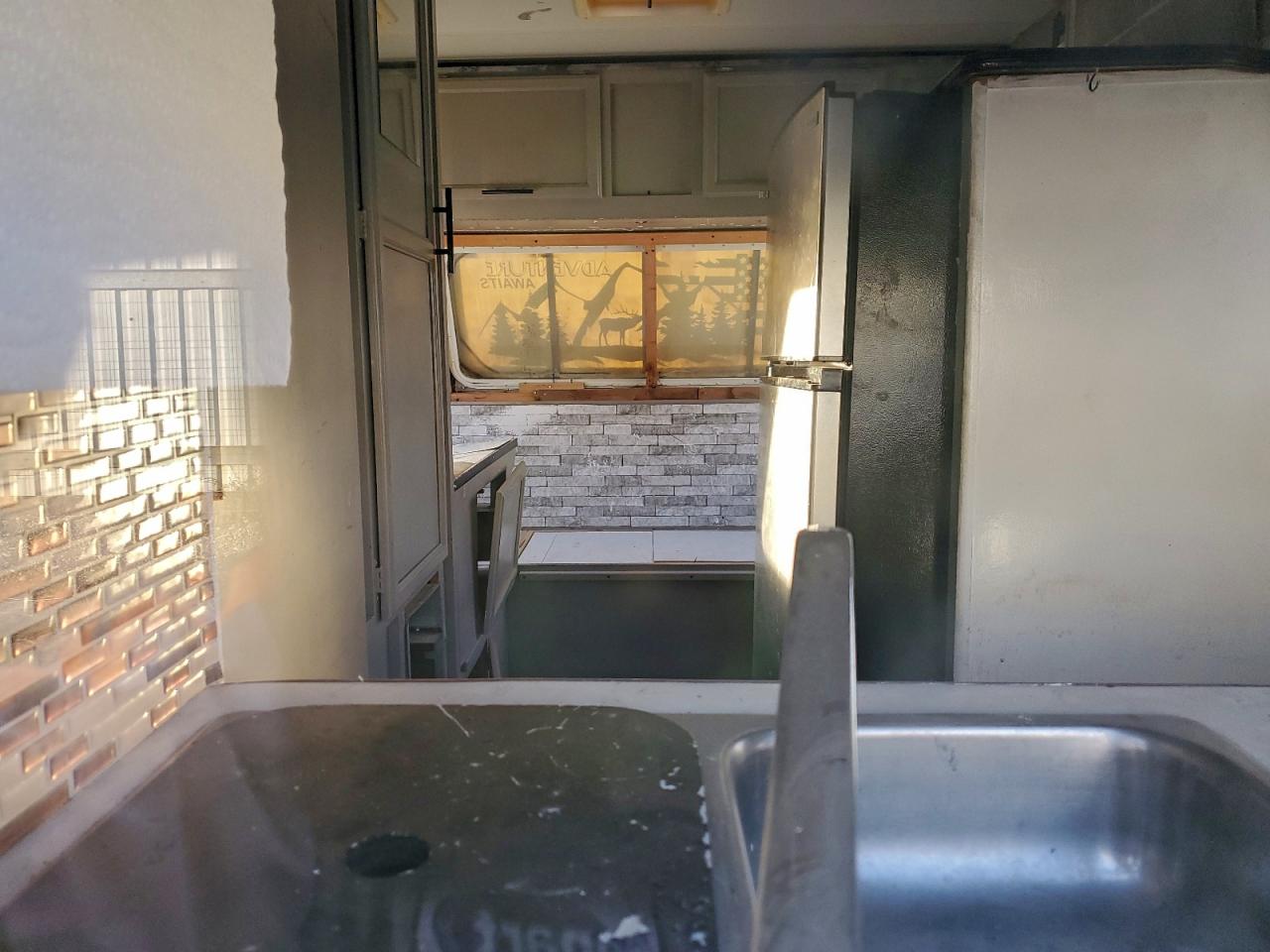 Aeroliner Trailer Image 6