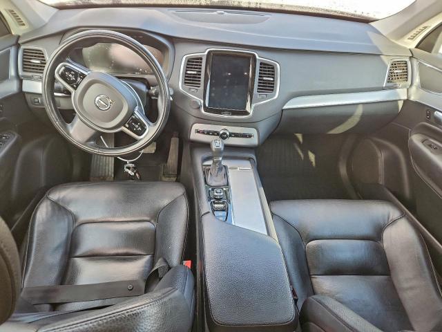 Volvo XC90 T5 Image 4
