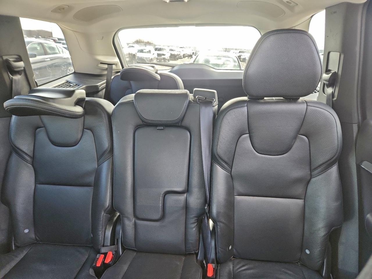 Volvo XC90 T5 Image 9