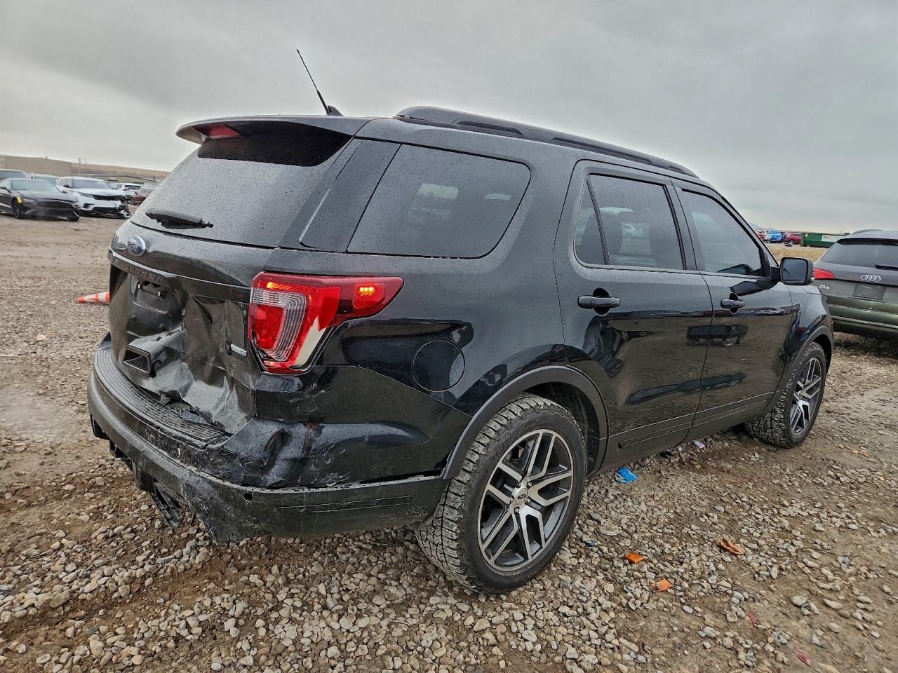 Ford Explorer Sport Image 12