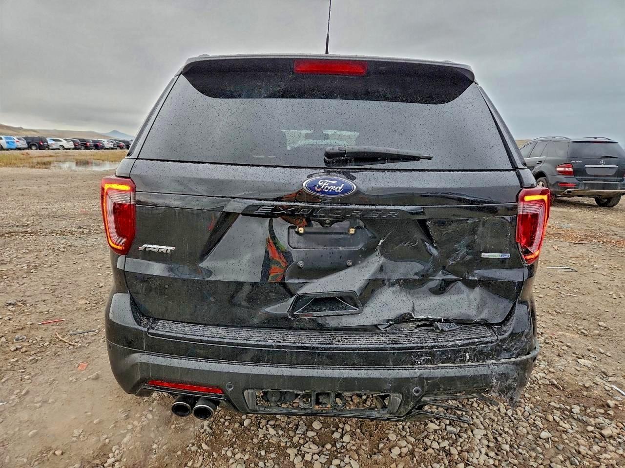 Ford Explorer Sport Image 6