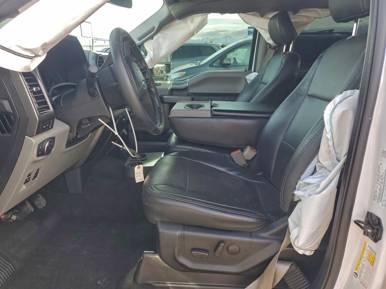 Ford F-150 Supercrew Image 4