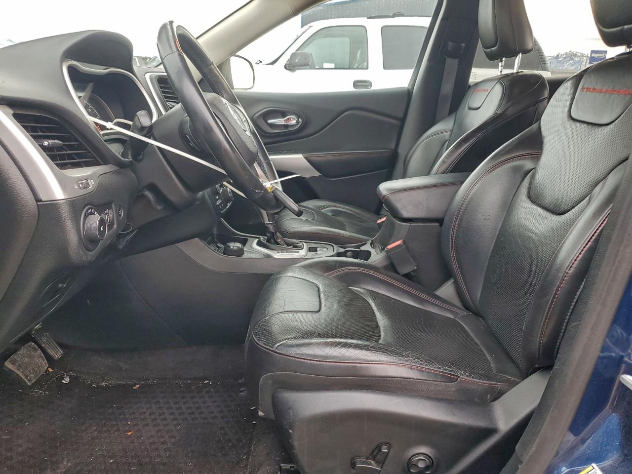 Jeep Cherokee Trailhawk Image 4