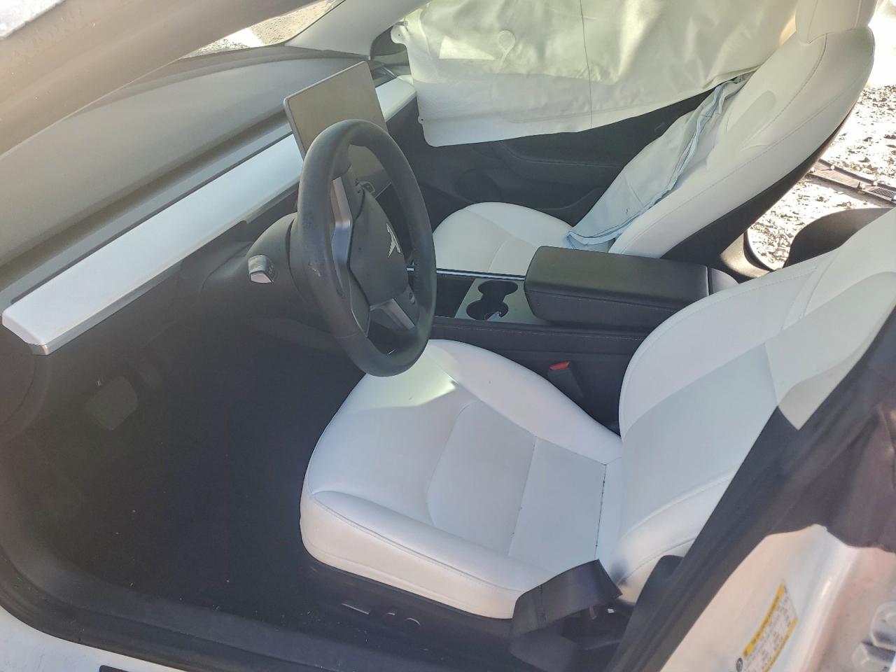 Tesla Model 3 Image 7