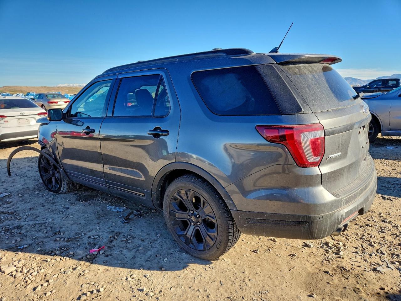 Ford Explorer Sport Image 5