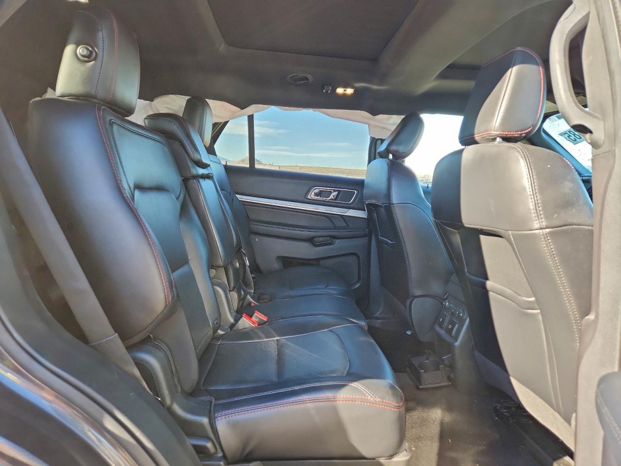 Ford Explorer Sport Image 9