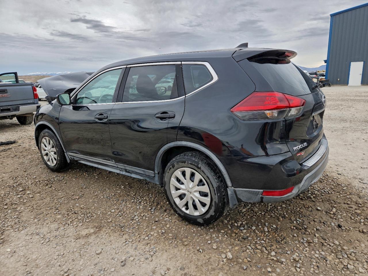Nissan Rogue S Image 3