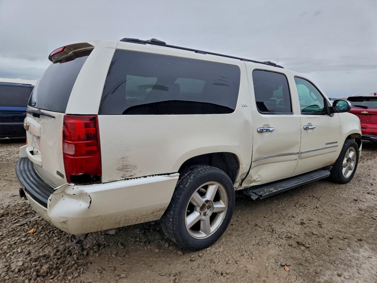 Chevrolet Suburban C1500 Ltz Image 12