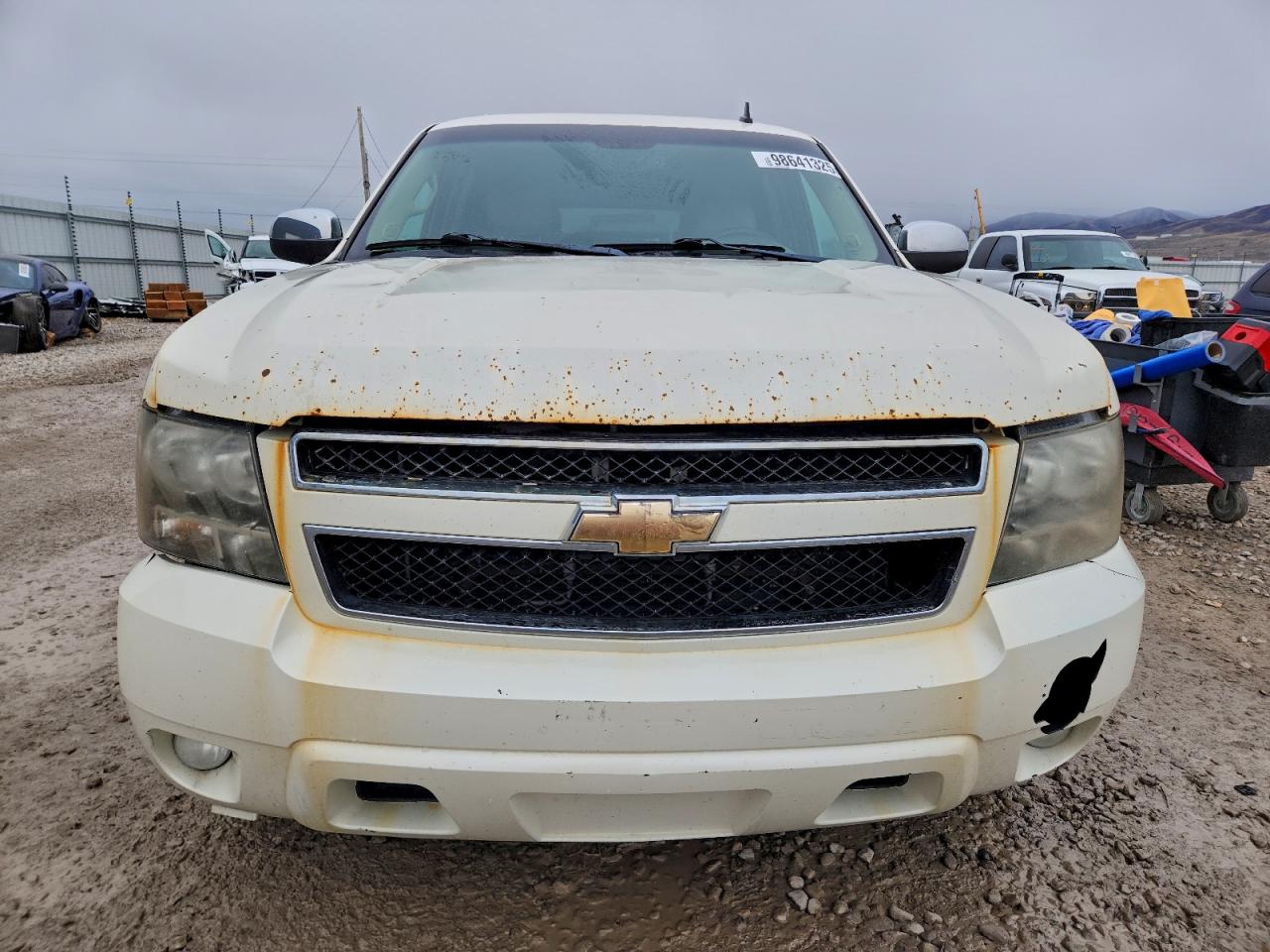 Chevrolet Suburban C1500 Ltz Image 2