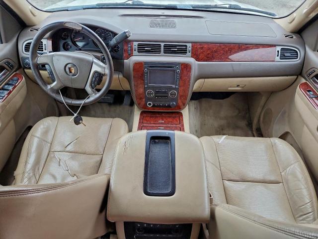 Chevrolet Suburban C1500 Ltz Image 7