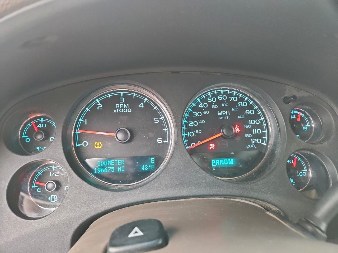 Chevrolet Suburban C1500 Ltz Image 11