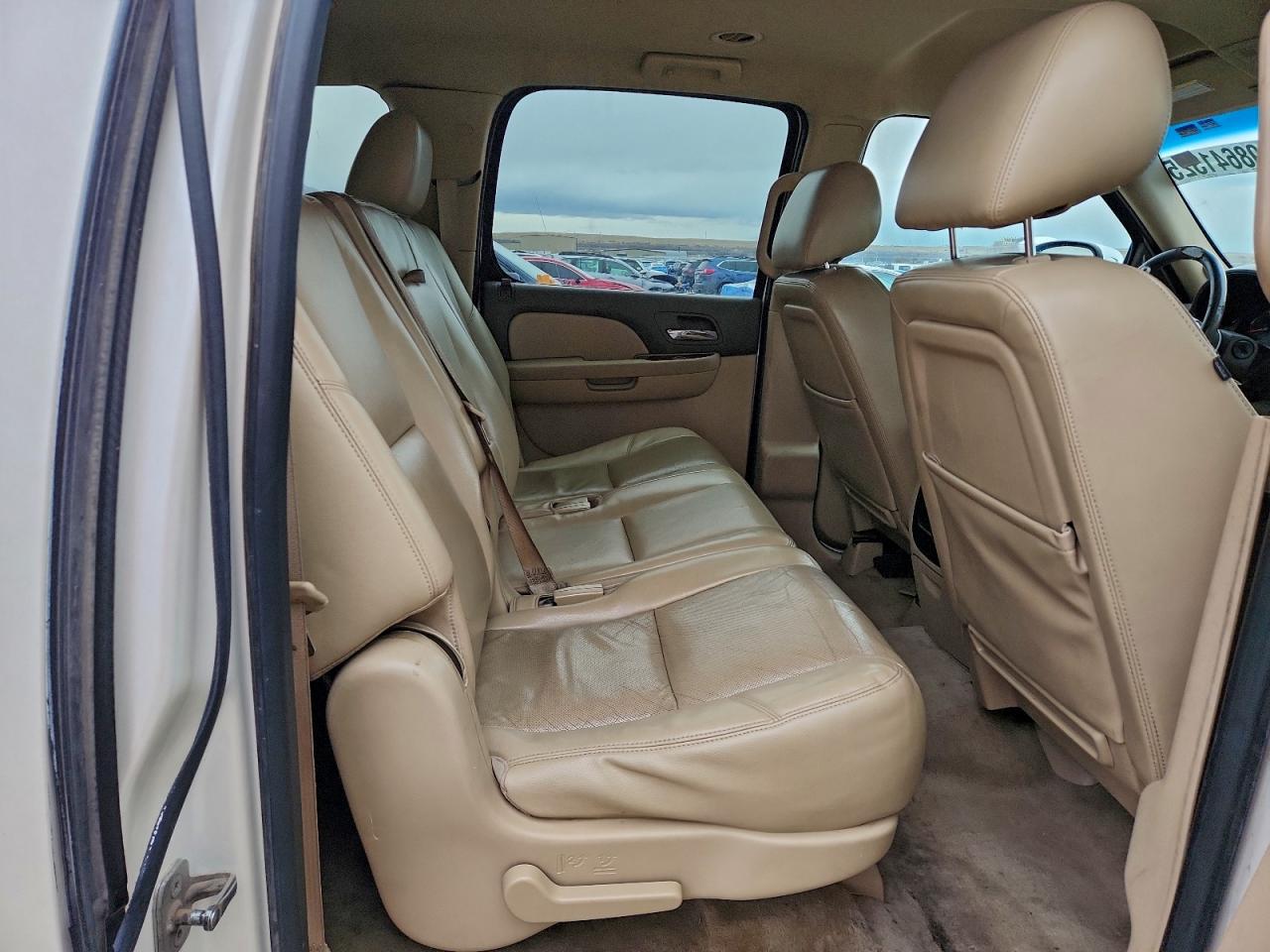 Chevrolet Suburban C1500 Ltz Image 8