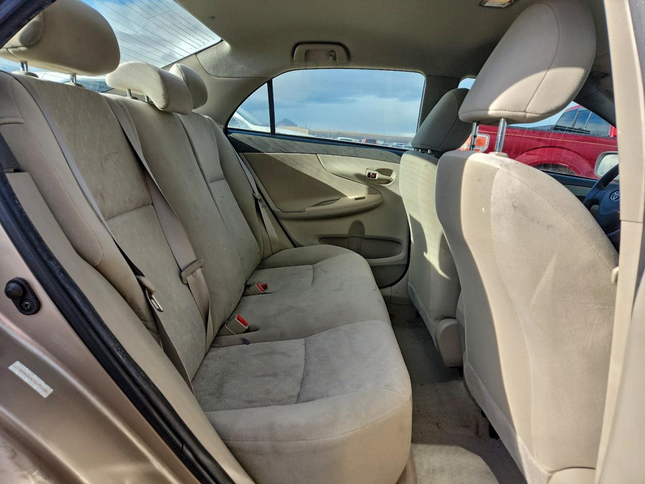 Toyota Corolla Base Image 12