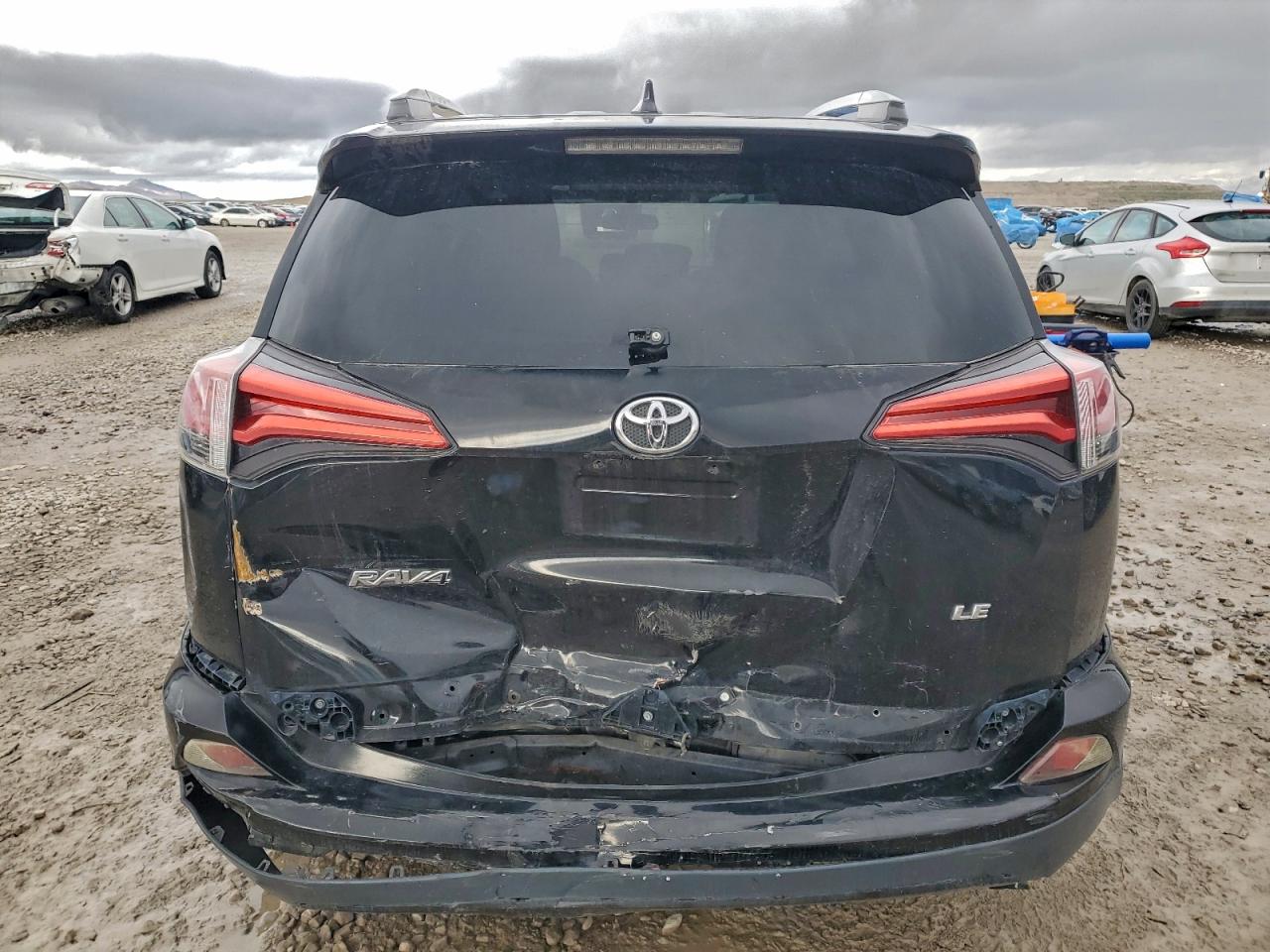 Toyota RAV4 Le Image 4