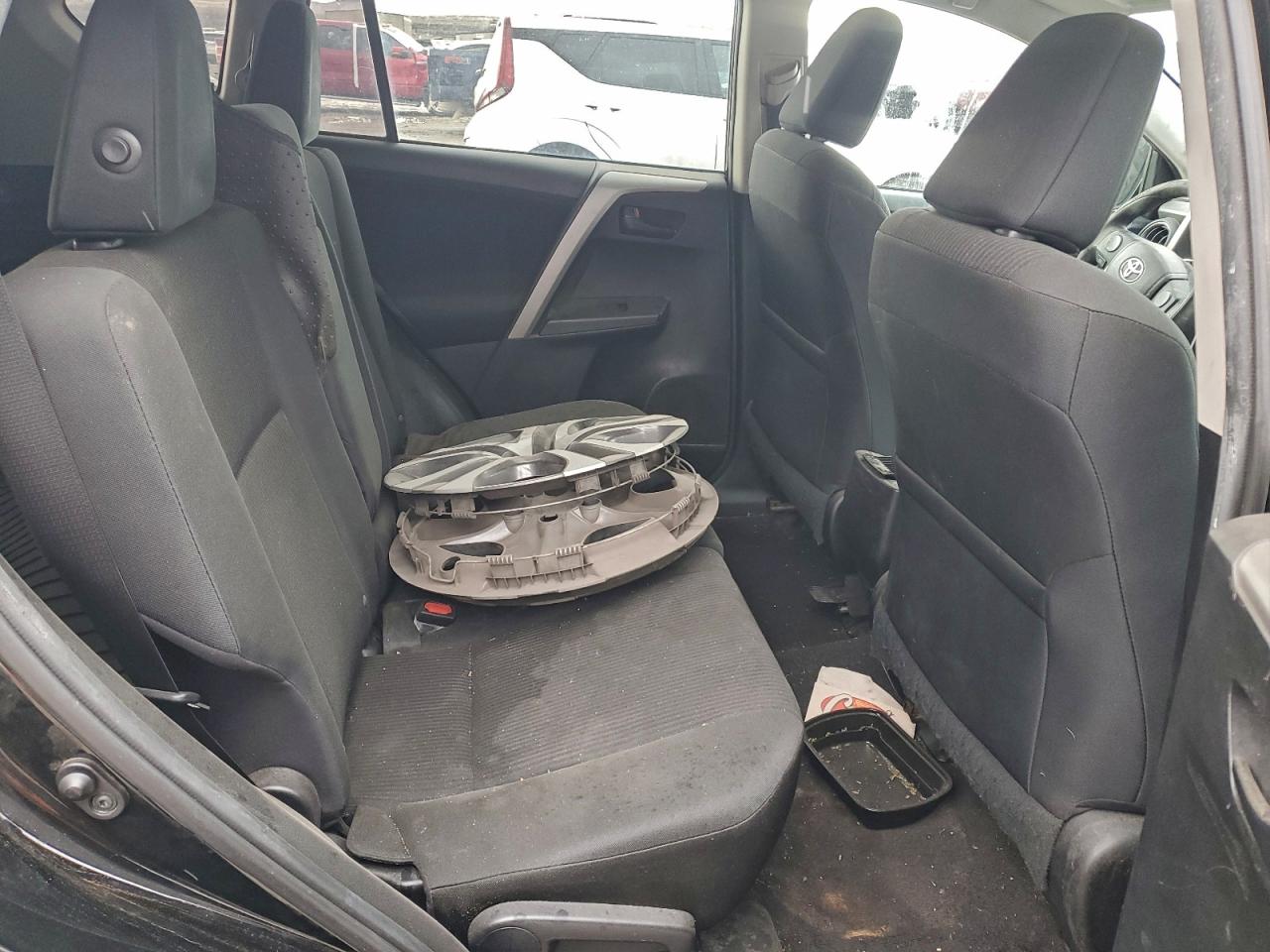 Toyota RAV4 Le Image 13