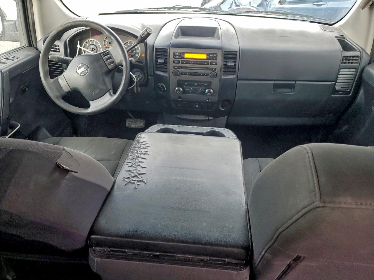 Nissan Titan Xe Image 8