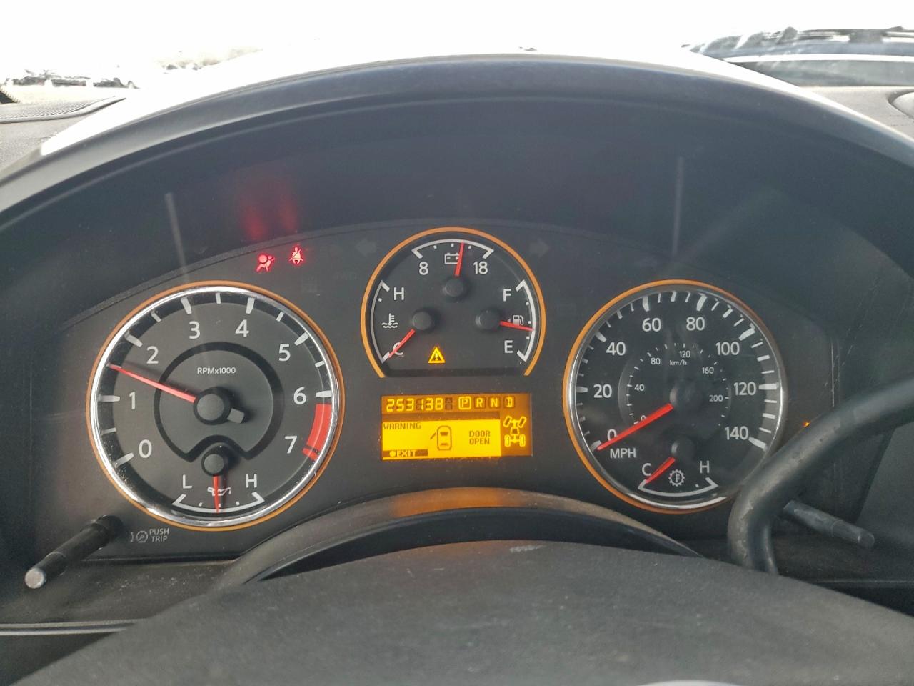 Nissan Titan Xe Image 11