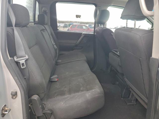 Nissan Titan Xe Image 9