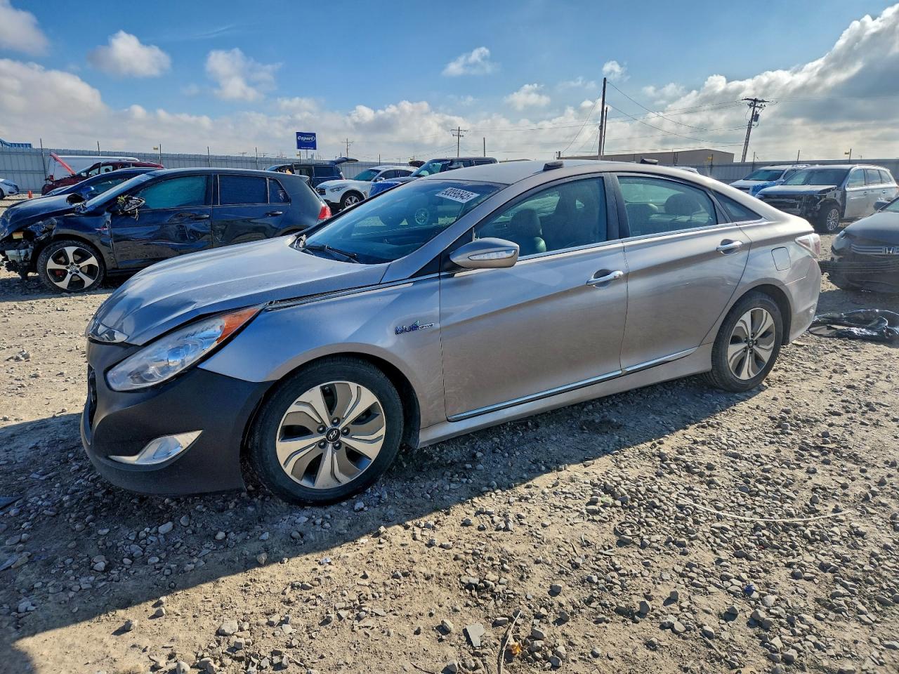 Hyundai SONATA Hybrid Image 1