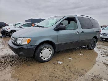  Salvage Toyota Sienna