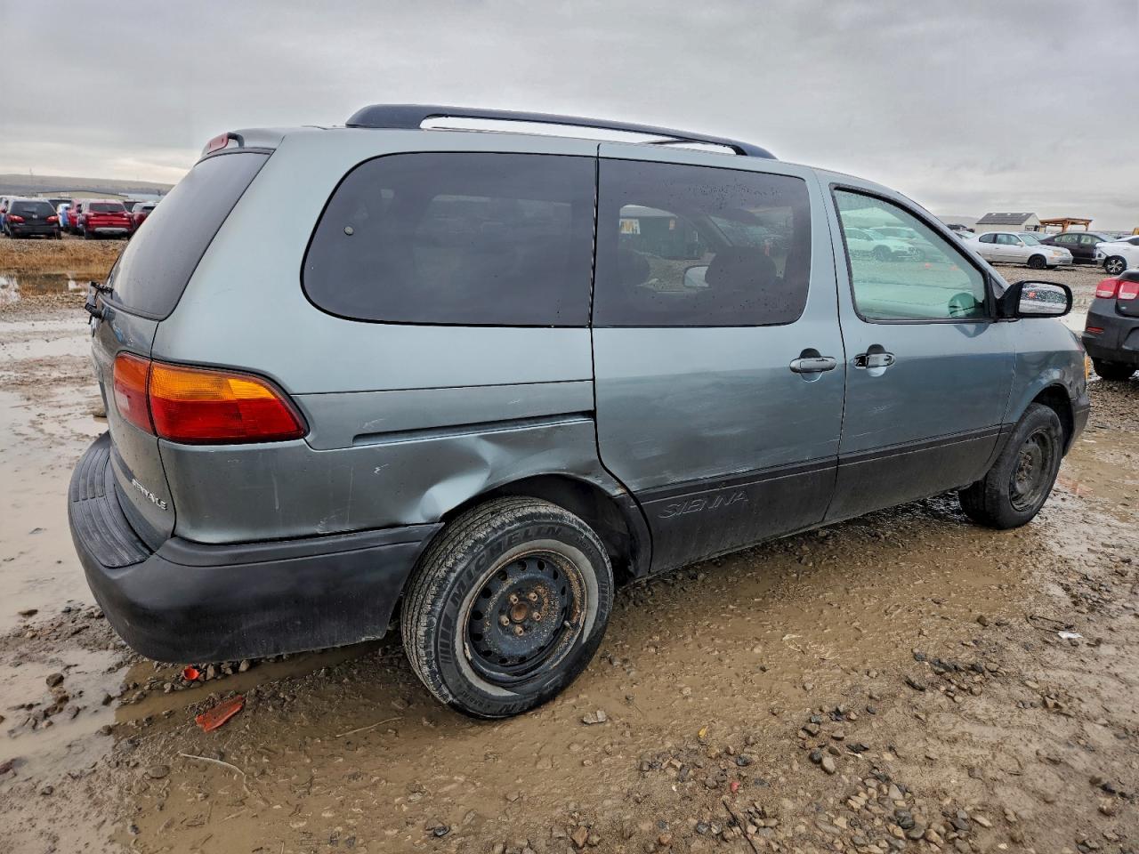 Toyota Sienna Le Image 2