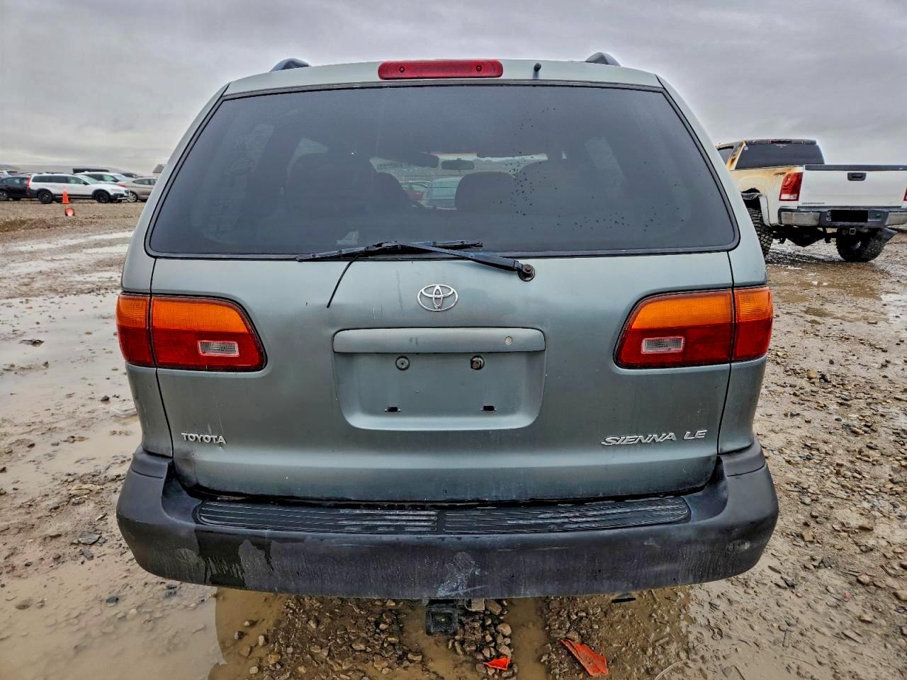 Toyota Sienna Le Image 8