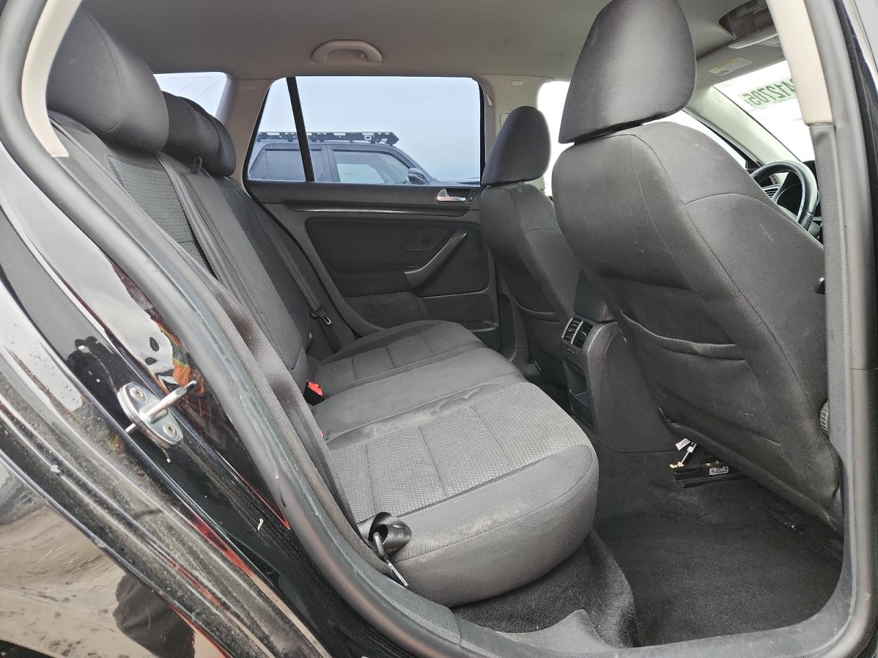 Volkswagen Jetta S Image 7