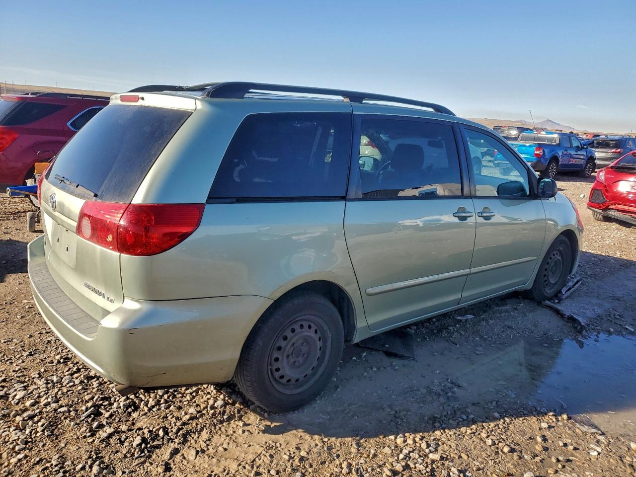 Toyota Sienna Ce Image 2