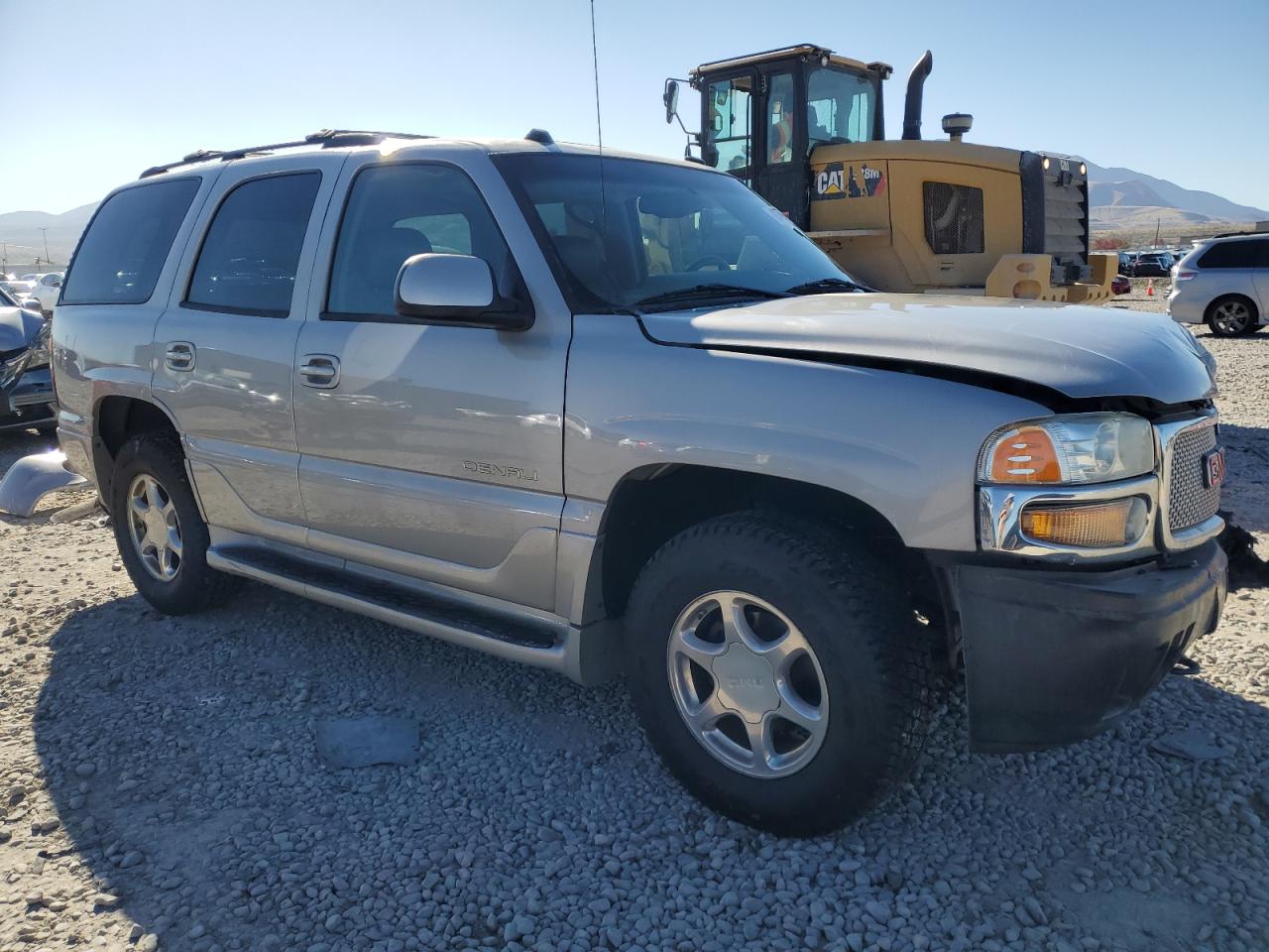 GMC Yukon Denali Image 7