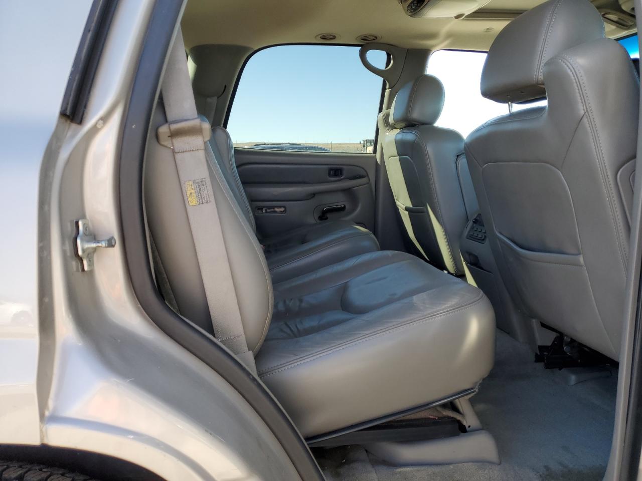 GMC Yukon Denali Image 10