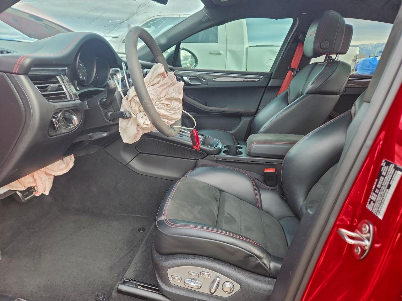 Porsche Macan Gts Image 9