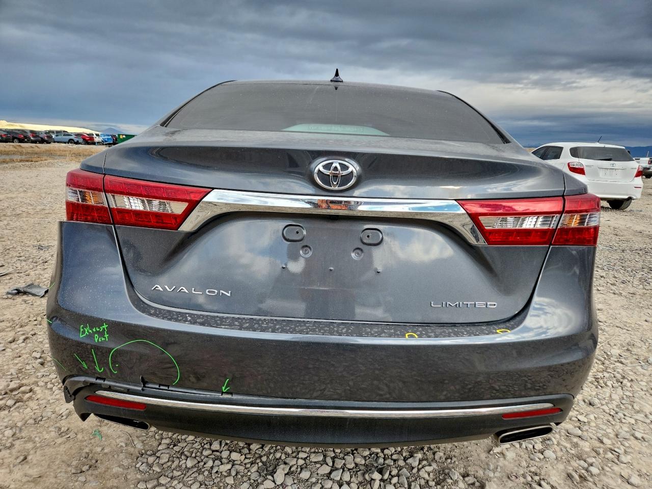 Toyota Avalon Xle Image 3
