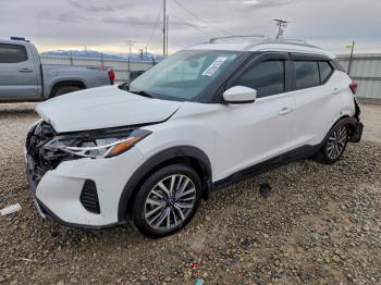  Salvage Nissan Kicks