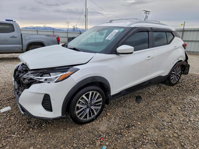  Salvage Nissan Kicks