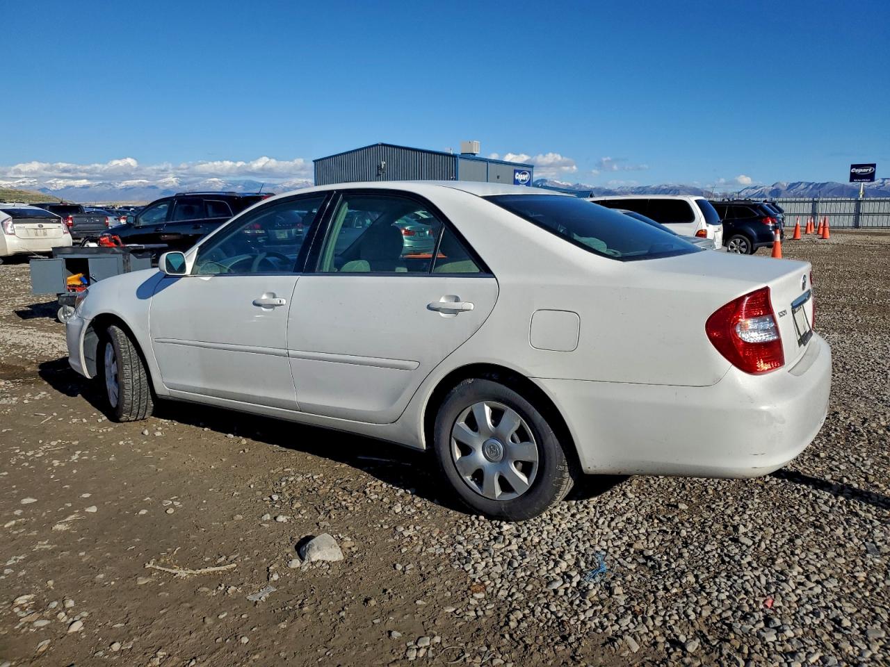 Toyota Camry Le Image 7