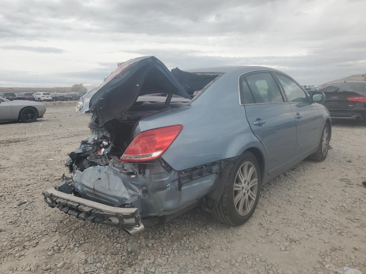 Toyota Avalon Xl Image 3