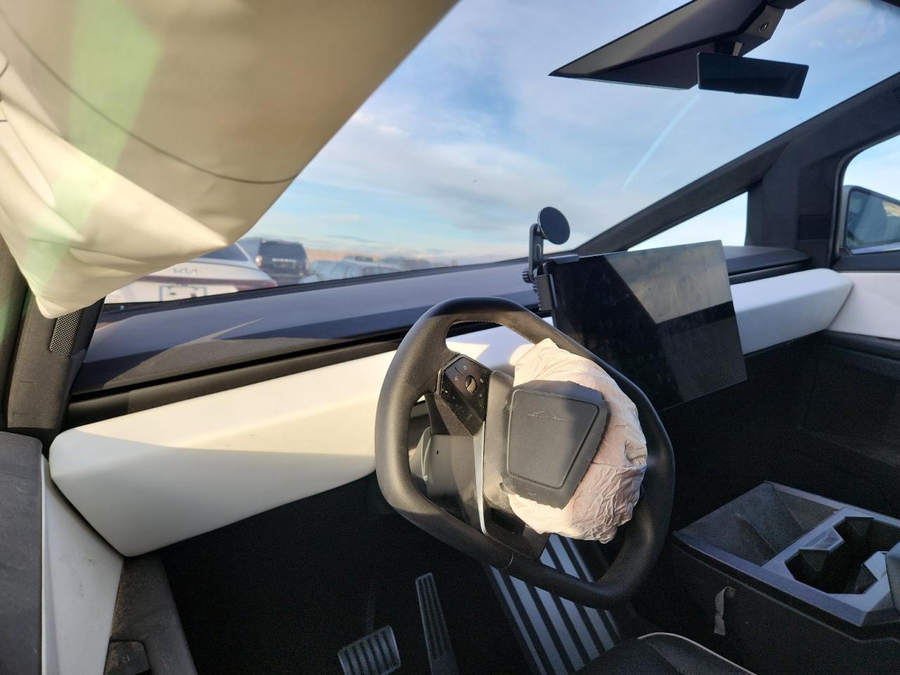 Tesla Cybertruck Image 8