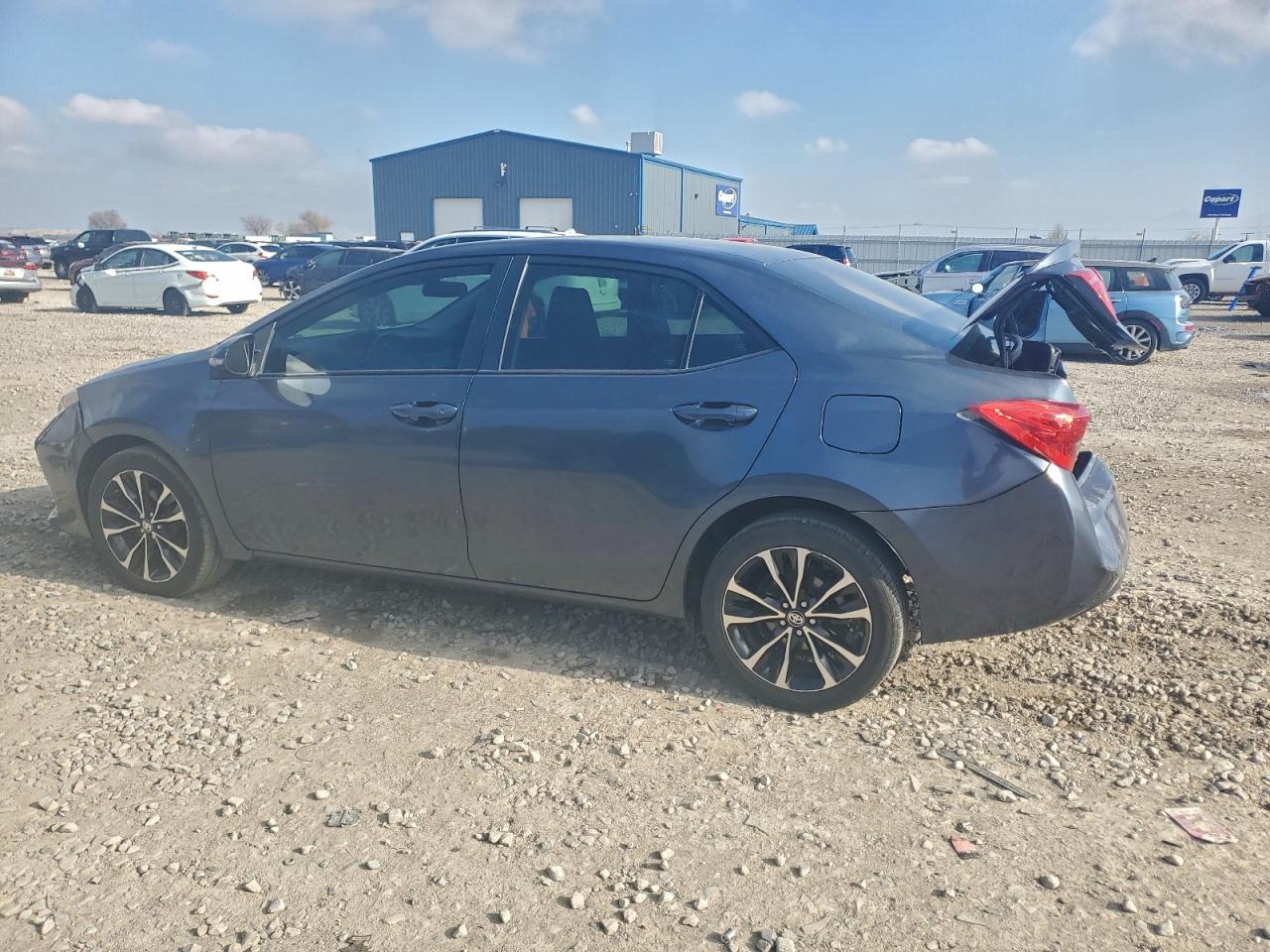 Toyota Corolla L Image 4