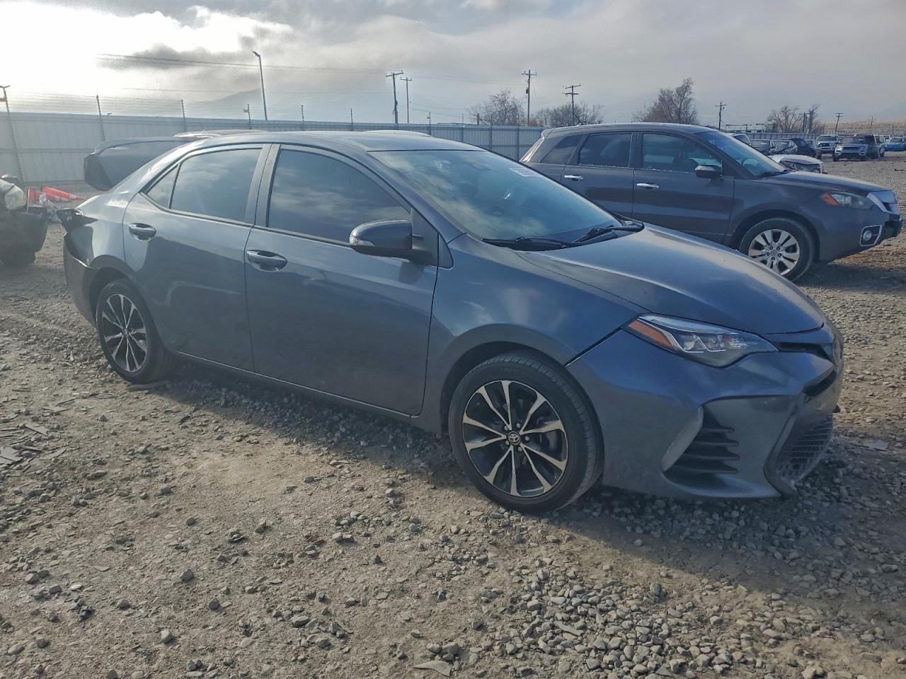 Toyota Corolla L Image 2