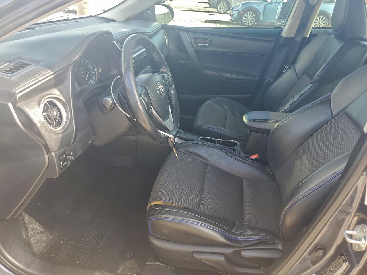 Toyota Corolla L Image 3