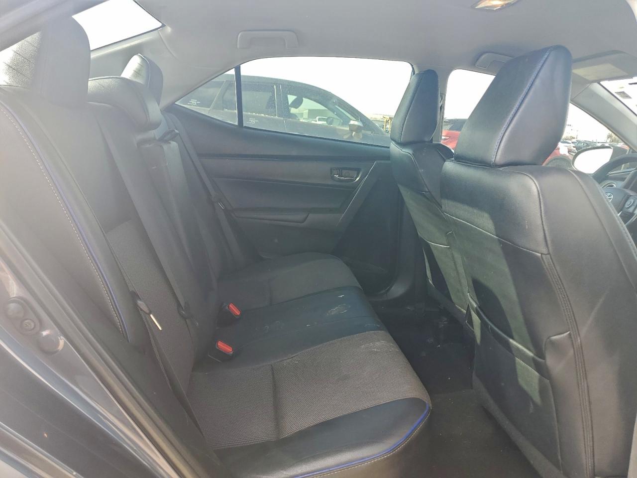 Toyota Corolla L Image 11