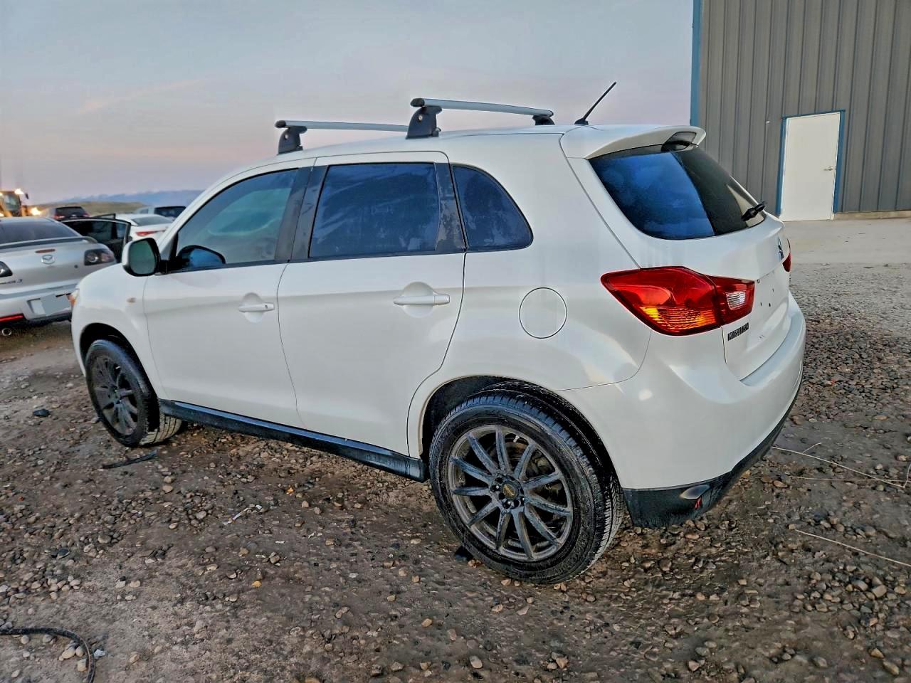 Mitsubishi Outlander Es Image 2