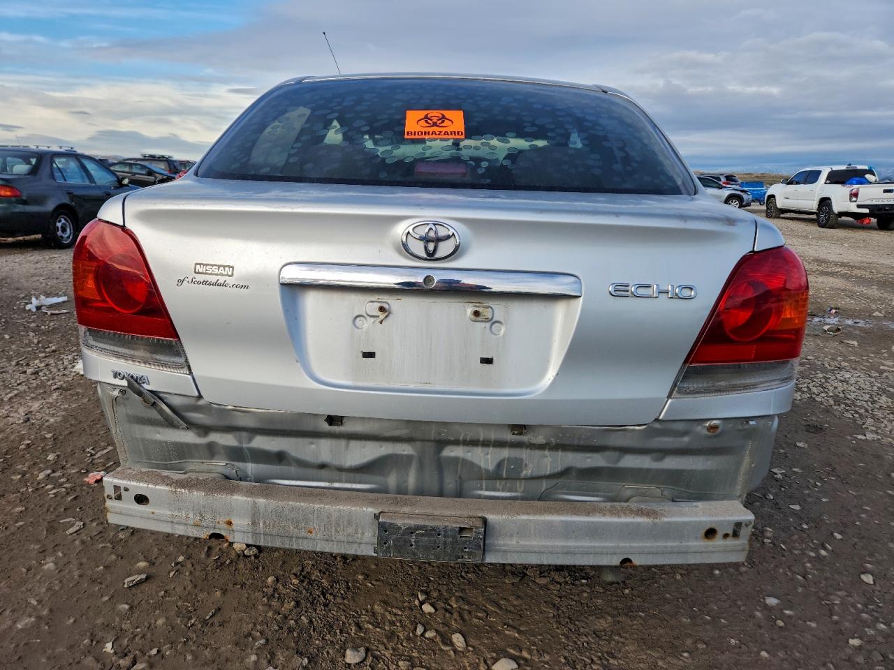 Toyota ECHO Image 11