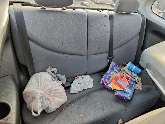 Toyota ECHO Image 12