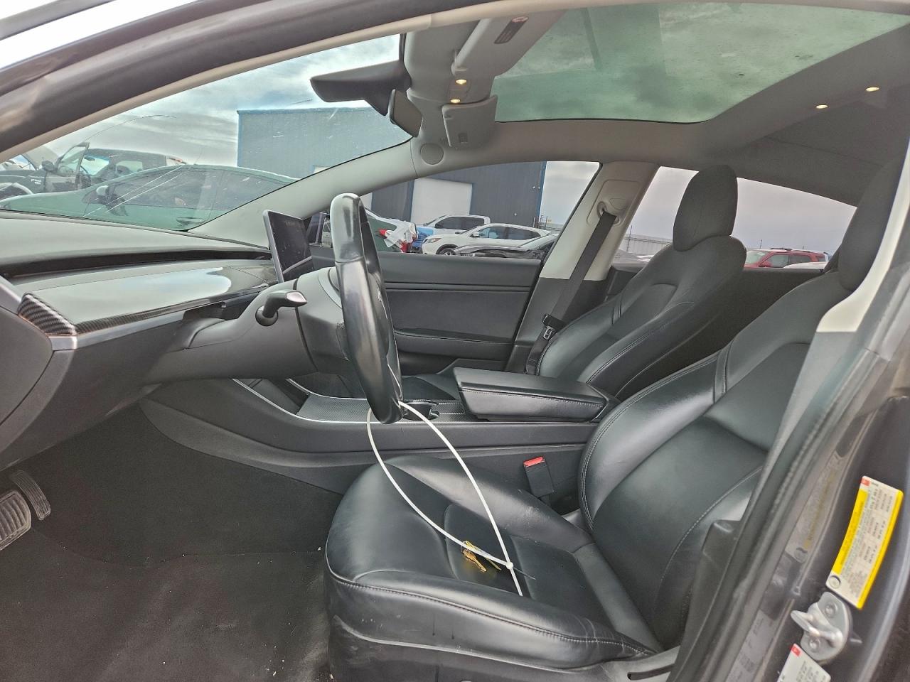 Tesla Model 3 Image 3